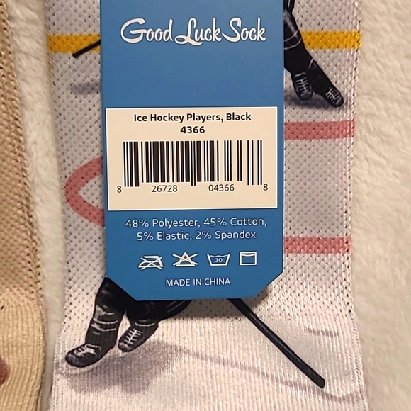 2 Pair Socks, creative designs, super soft - Picture 3 of 4